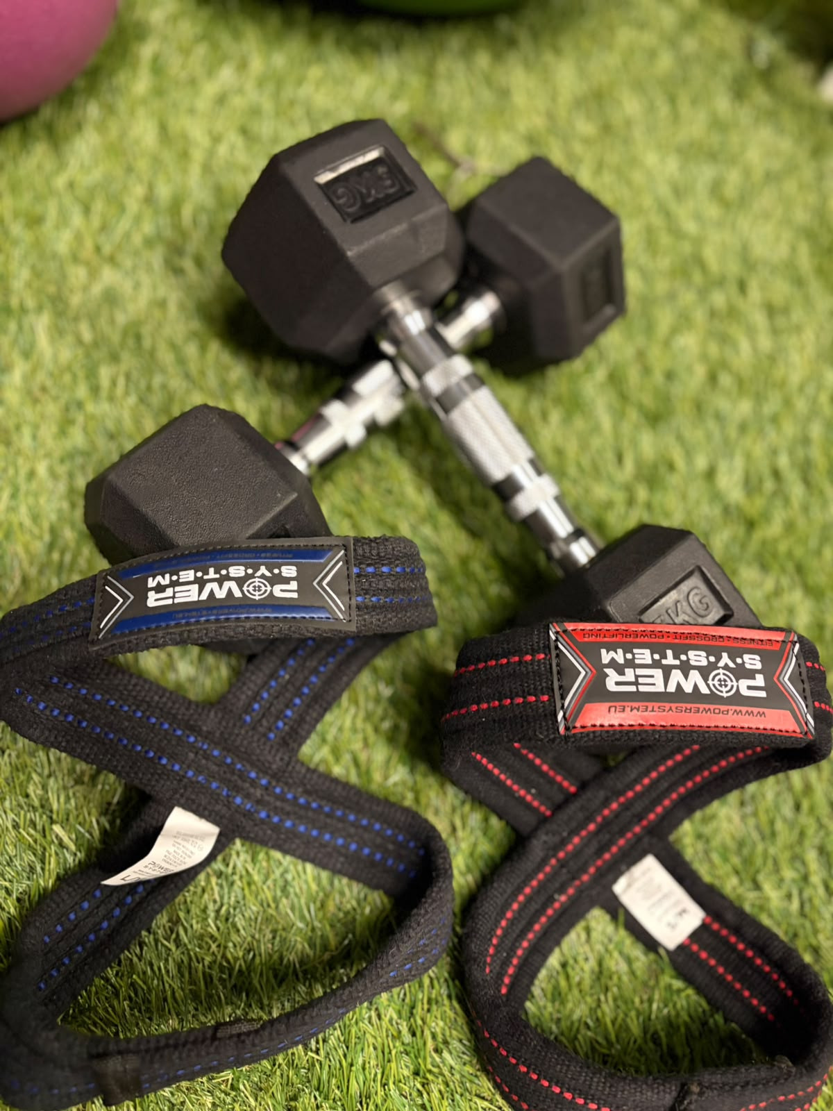 Figure 8 Straps – co to jest i dlaczego warto używać ich do martwego ciągu?